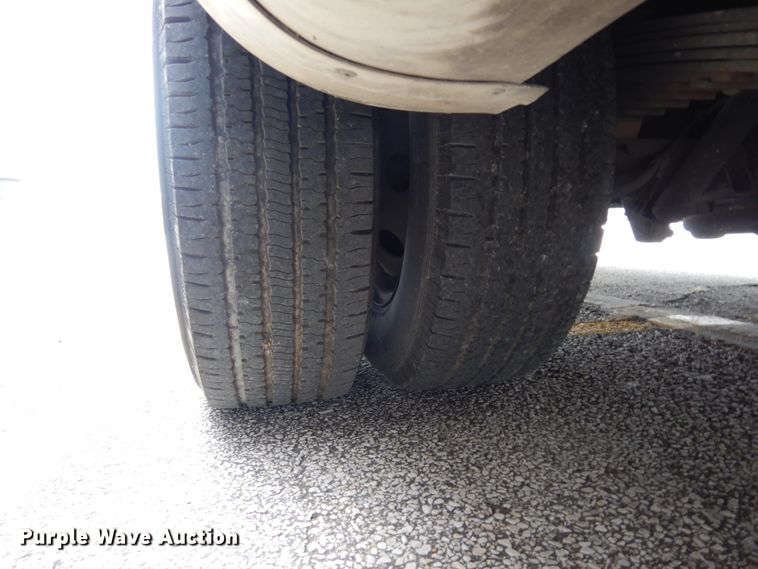 image for item DM2937 2008 Ford E450  shuttle bus