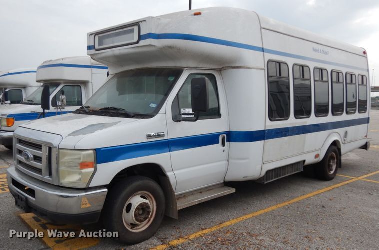 image for item DM2939 2009 Ford E450  shuttle bus