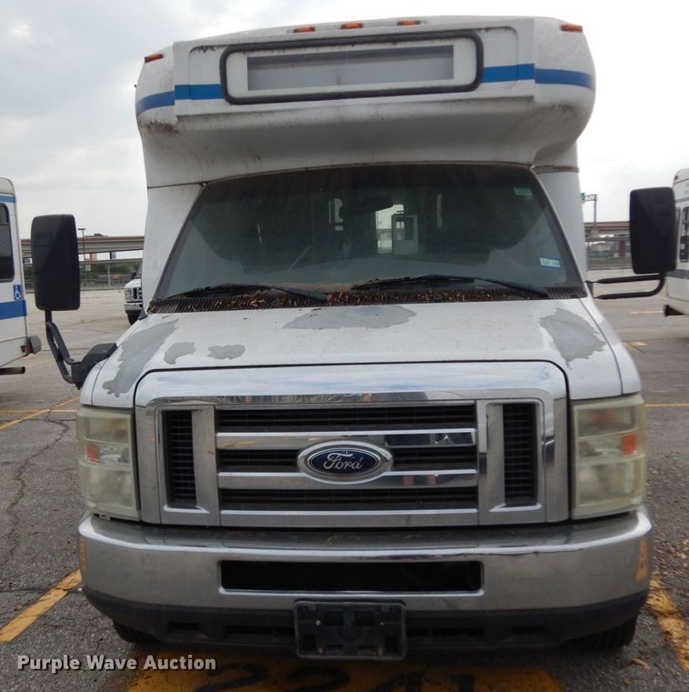 image for item DM2939 2009 Ford E450  shuttle bus