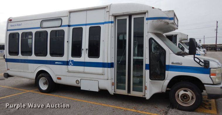 image for item DM2939 2009 Ford E450  shuttle bus