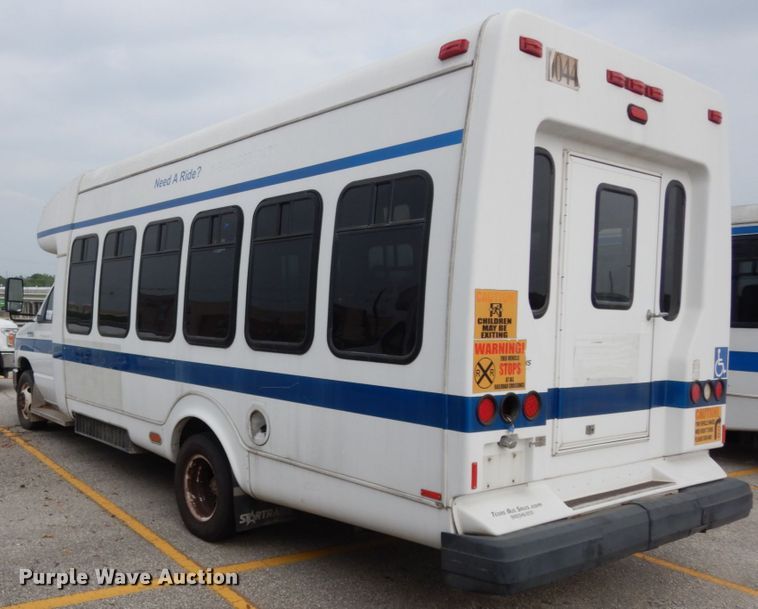 image for item DM2939 2009 Ford E450  shuttle bus