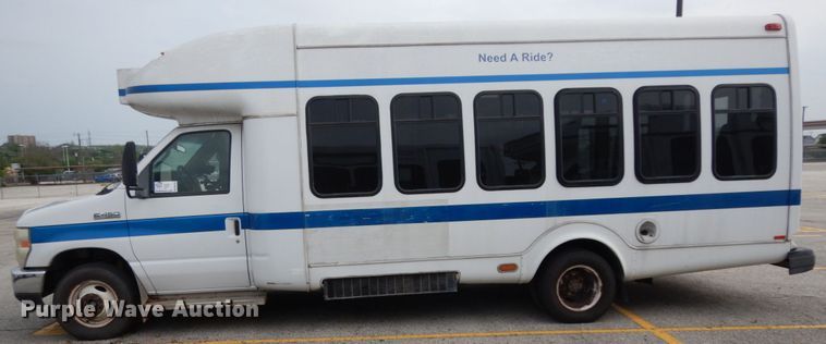 image for item DM2939 2009 Ford E450  shuttle bus