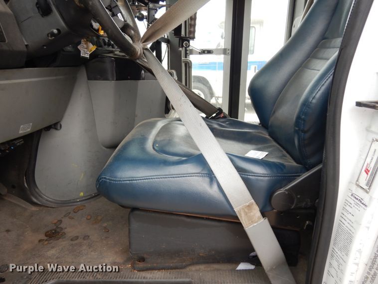 image for item DM2939 2009 Ford E450  shuttle bus