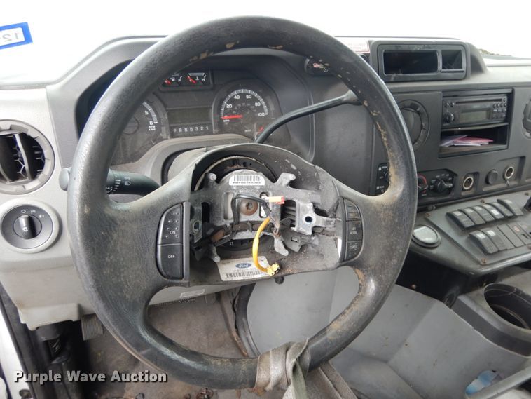 image for item DM2939 2009 Ford E450  shuttle bus