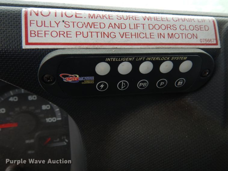 image for item DM2939 2009 Ford E450  shuttle bus