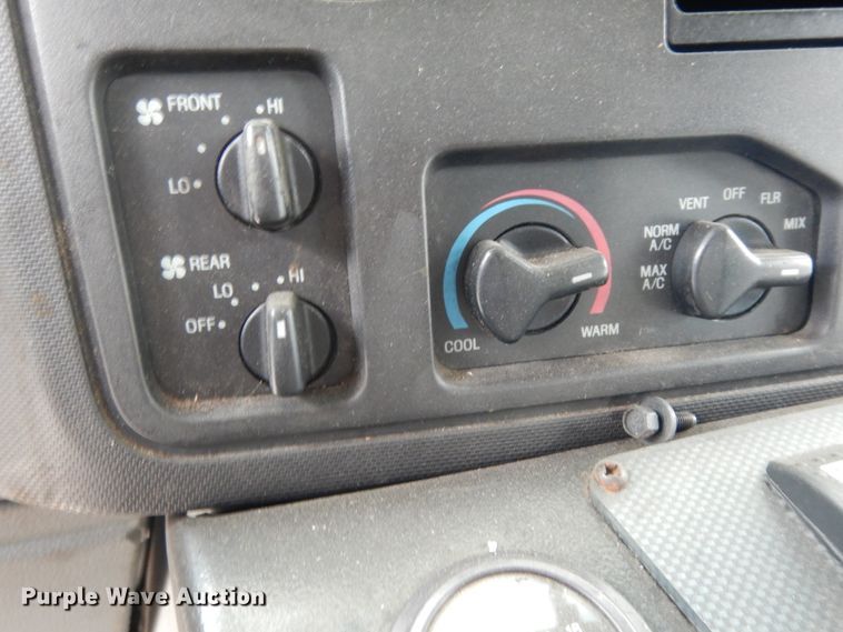 image for item DM2939 2009 Ford E450  shuttle bus