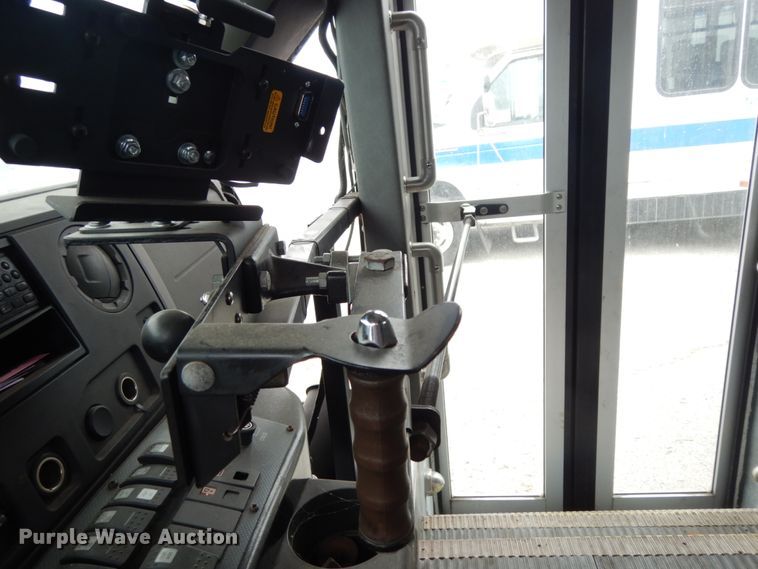 image for item DM2939 2009 Ford E450  shuttle bus