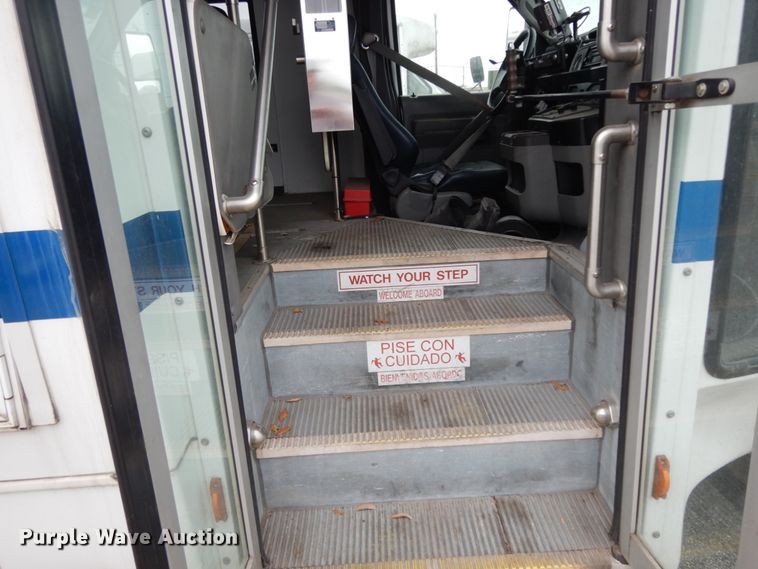 image for item DM2939 2009 Ford E450  shuttle bus