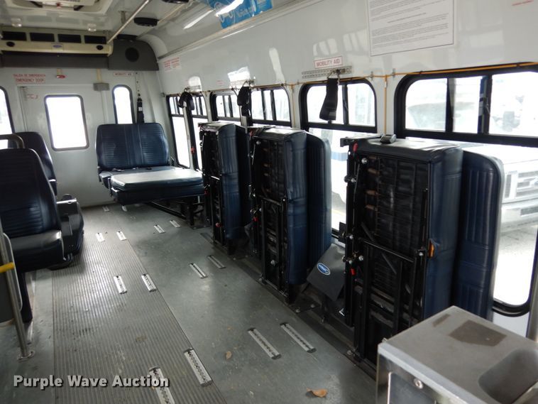 image for item DM2939 2009 Ford E450  shuttle bus