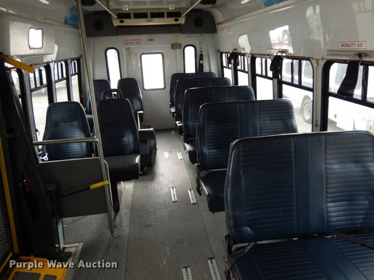 image for item DM2939 2009 Ford E450  shuttle bus