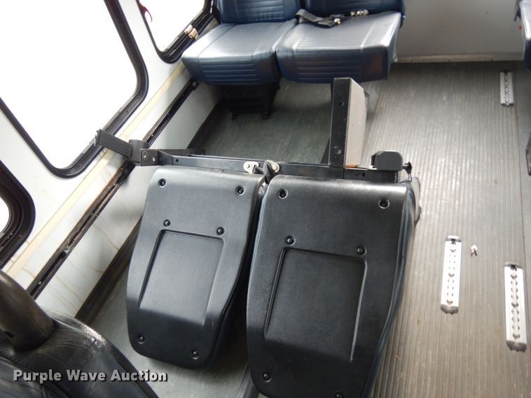 image for item DM2939 2009 Ford E450  shuttle bus