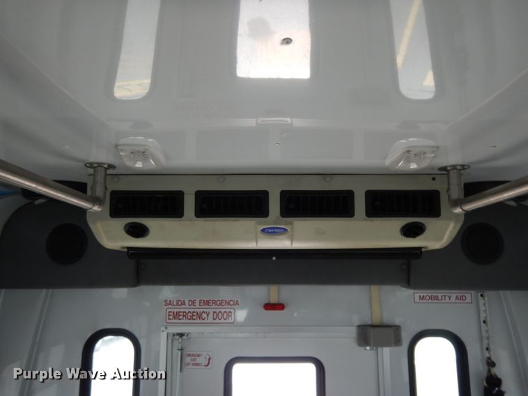 image for item DM2939 2009 Ford E450  shuttle bus