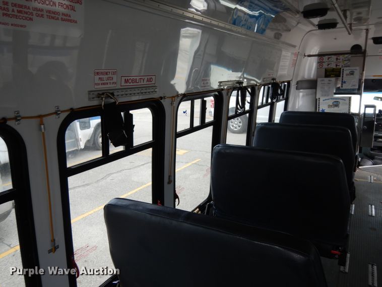 image for item DM2939 2009 Ford E450  shuttle bus