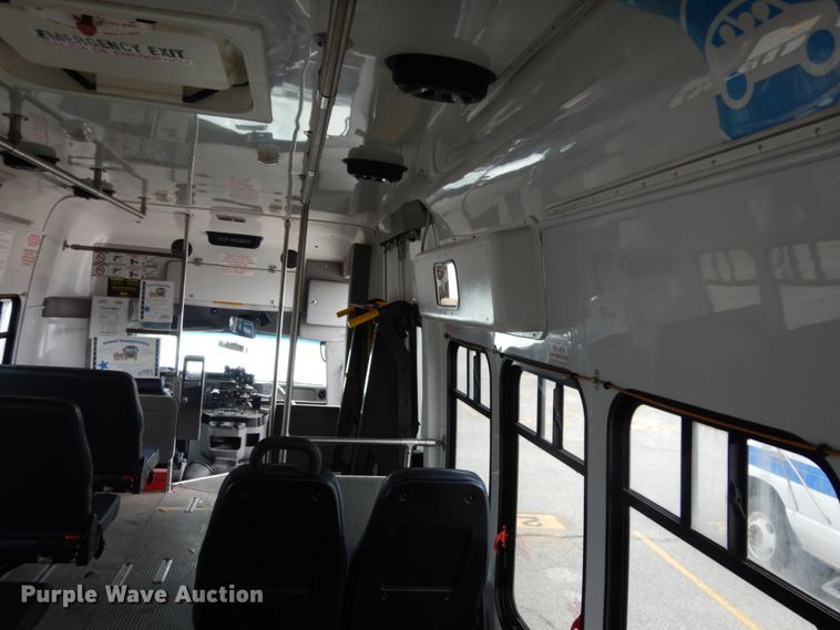 image for item DM2939 2009 Ford E450  shuttle bus