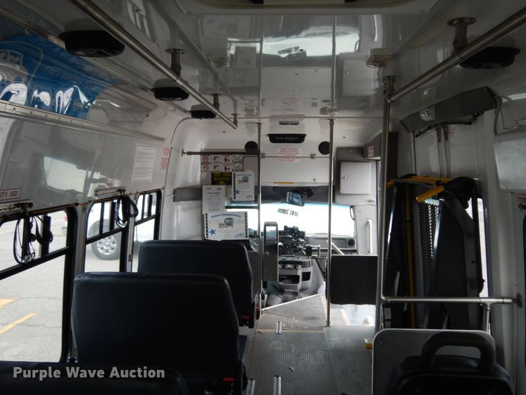 image for item DM2939 2009 Ford E450  shuttle bus