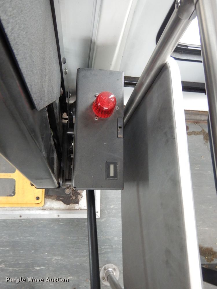 image for item DM2939 2009 Ford E450  shuttle bus