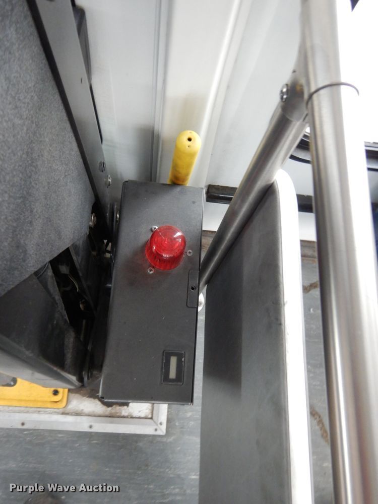 image for item DM2939 2009 Ford E450  shuttle bus