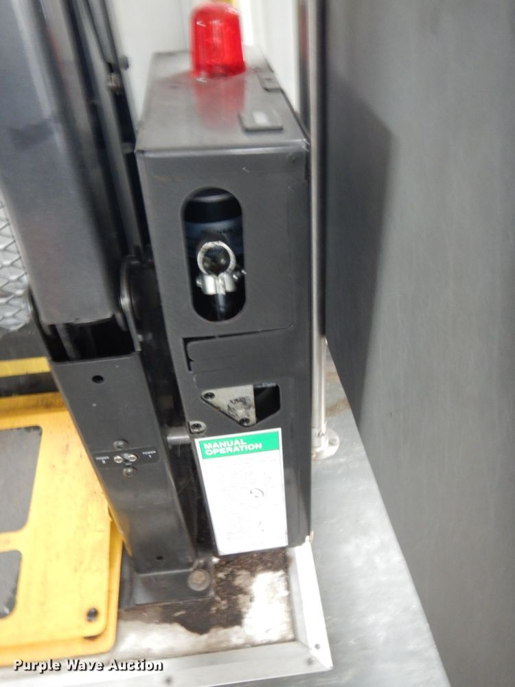 image for item DM2939 2009 Ford E450  shuttle bus