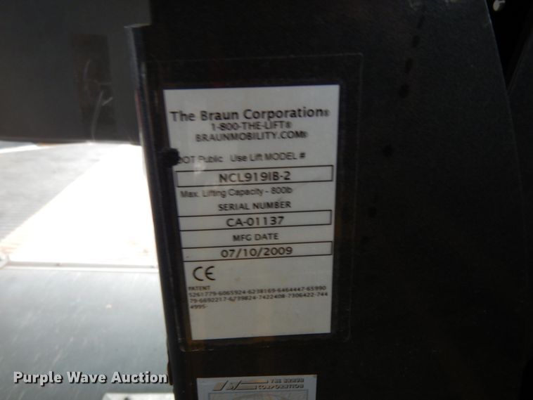 image for item DM2939 2009 Ford E450  shuttle bus