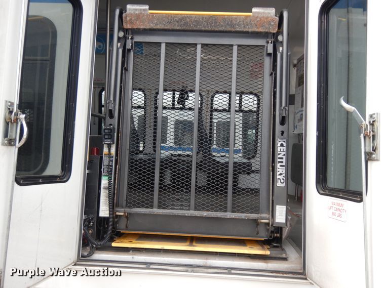 image for item DM2939 2009 Ford E450  shuttle bus