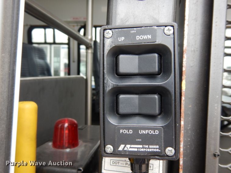 image for item DM2939 2009 Ford E450  shuttle bus