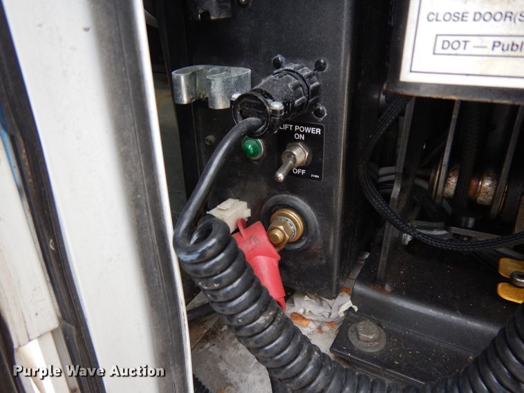 image for item DM2939 2009 Ford E450  shuttle bus