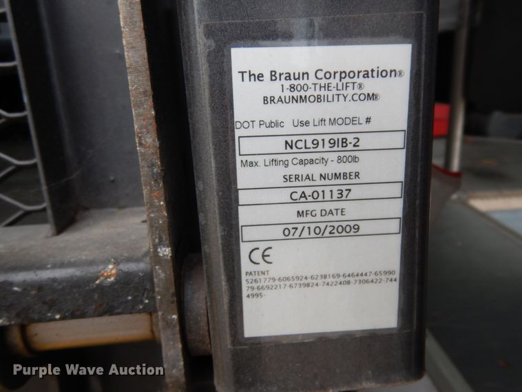 image for item DM2939 2009 Ford E450  shuttle bus