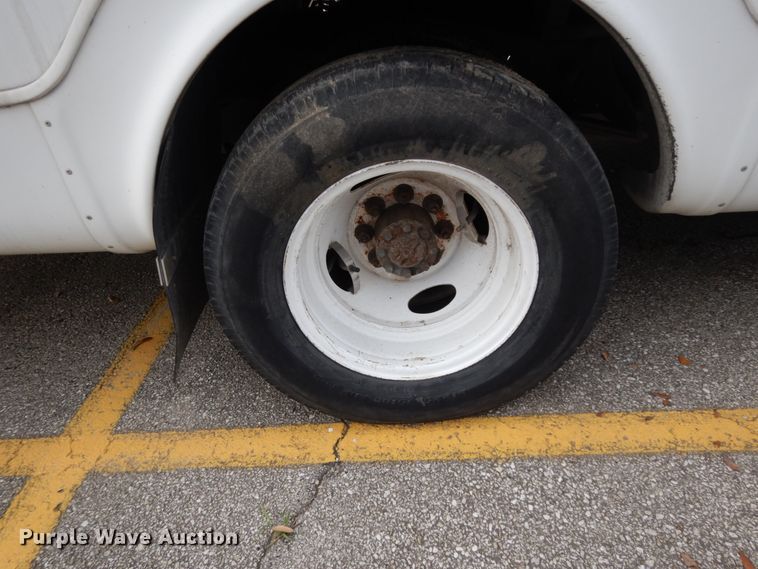 image for item DM2939 2009 Ford E450  shuttle bus