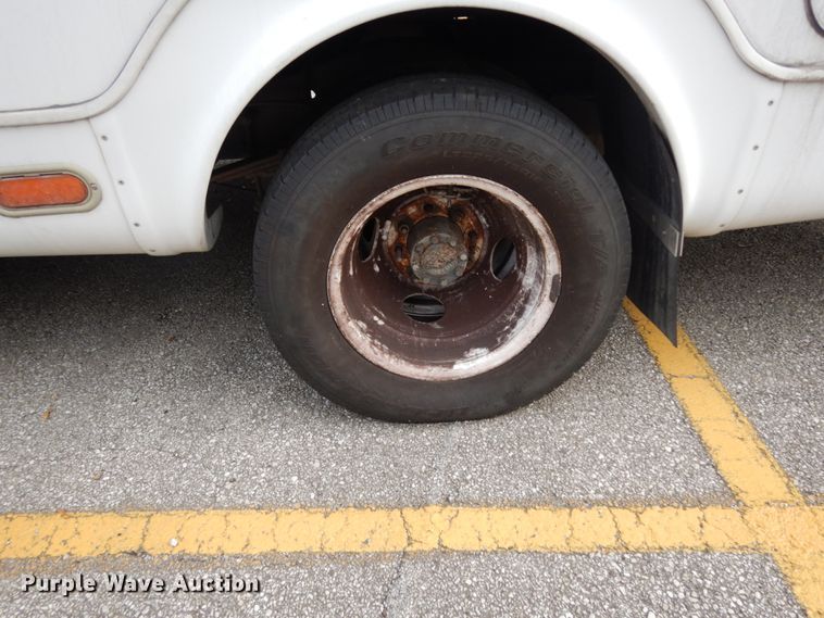 image for item DM2939 2009 Ford E450  shuttle bus