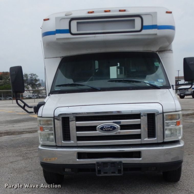 image for item DM2942 2009 Ford E450  shuttle bus