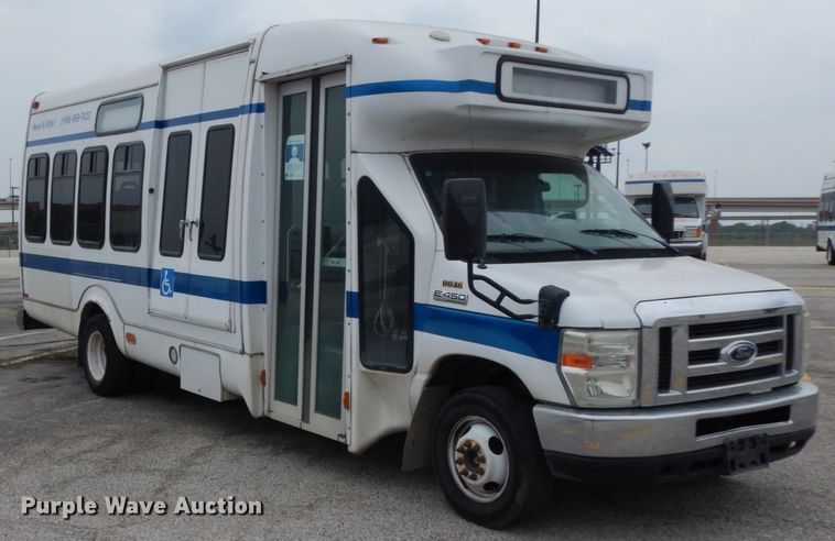 image for item DM2942 2009 Ford E450  shuttle bus