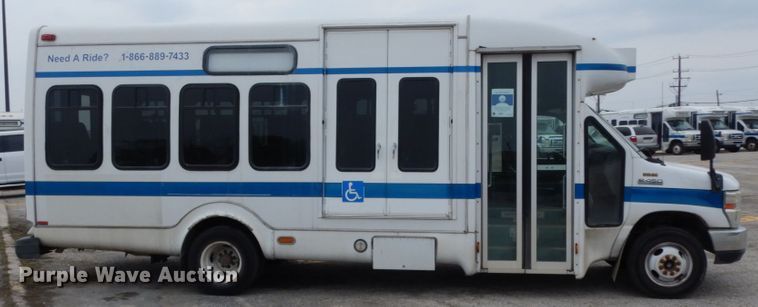 image for item DM2942 2009 Ford E450  shuttle bus
