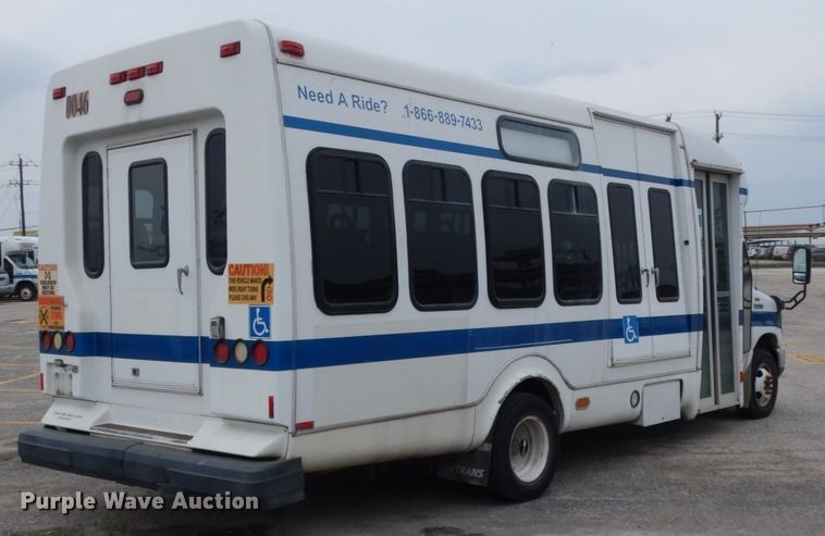 image for item DM2942 2009 Ford E450  shuttle bus
