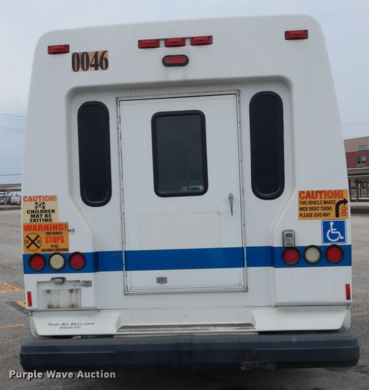 image for item DM2942 2009 Ford E450  shuttle bus