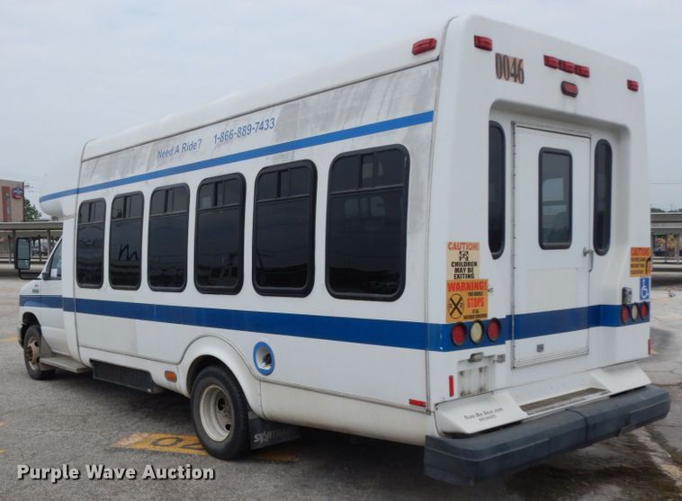 image for item DM2942 2009 Ford E450  shuttle bus