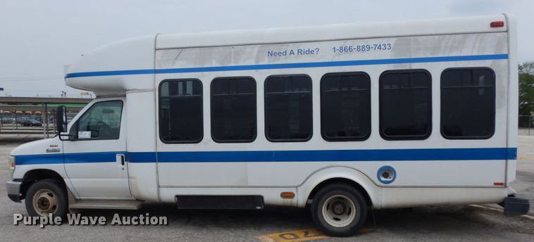 image for item DM2942 2009 Ford E450  shuttle bus