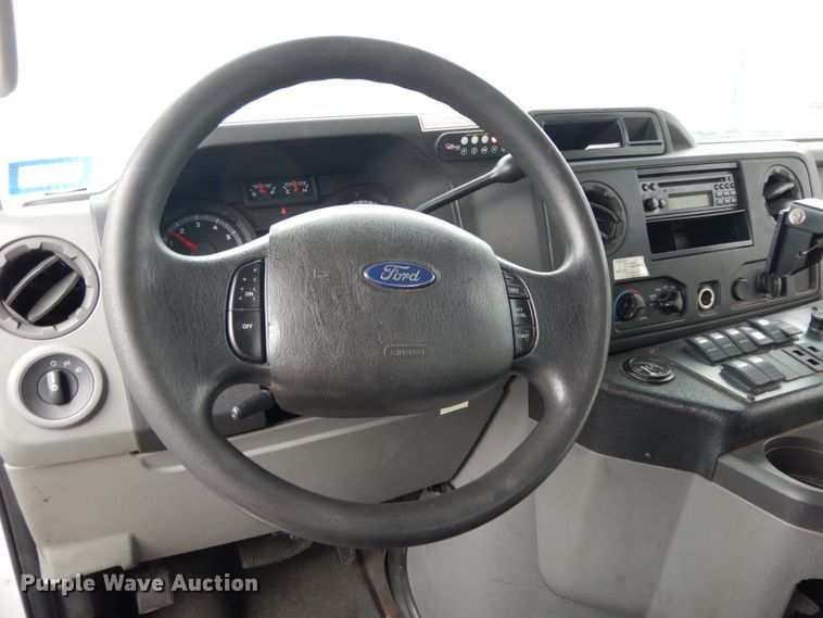 image for item DM2942 2009 Ford E450  shuttle bus