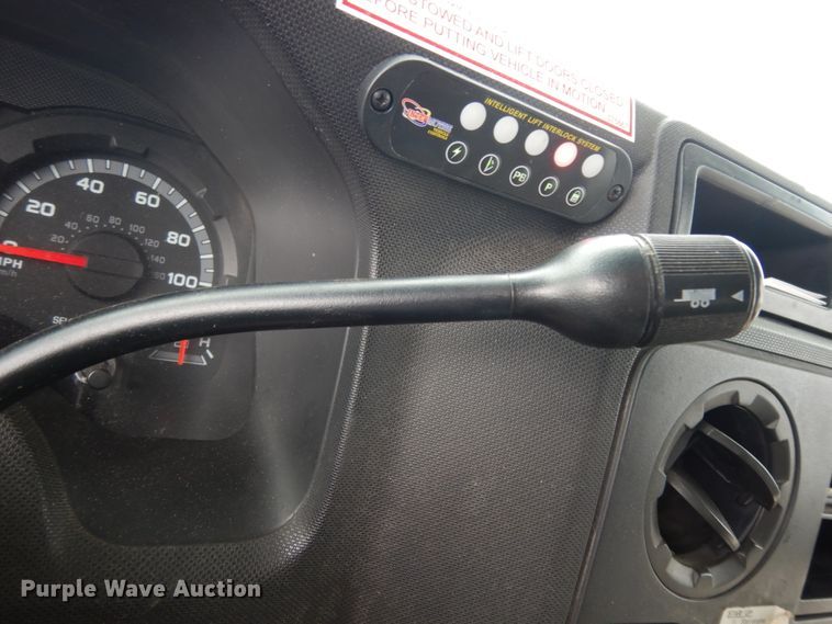 image for item DM2942 2009 Ford E450  shuttle bus