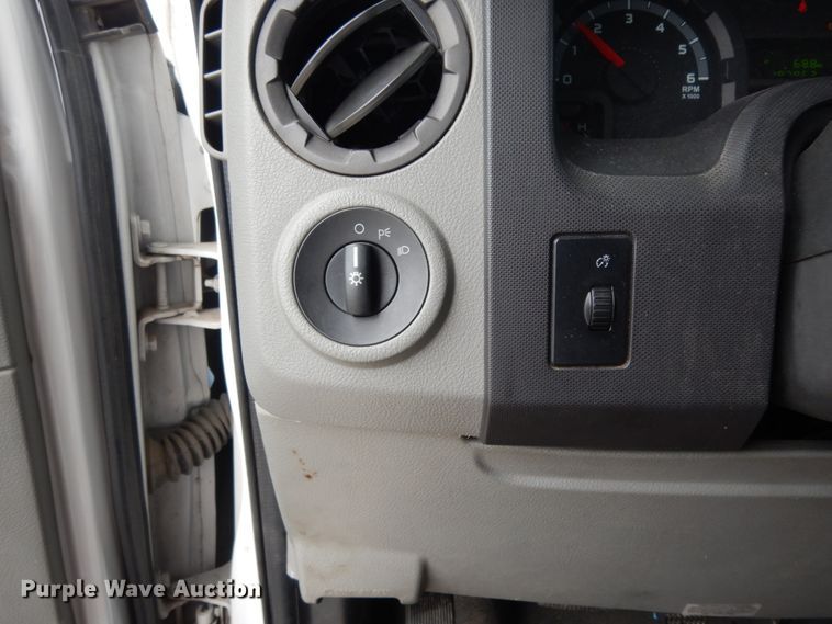 image for item DM2942 2009 Ford E450  shuttle bus