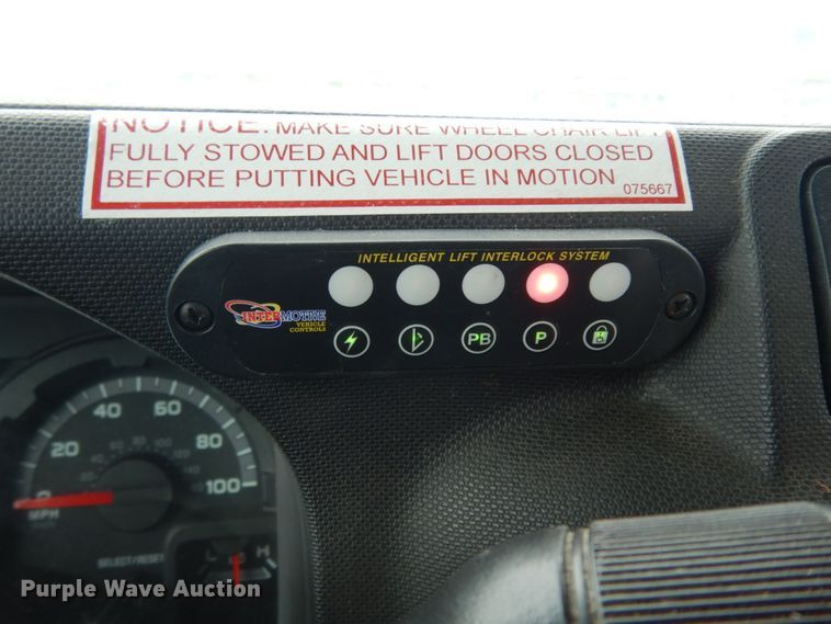 image for item DM2942 2009 Ford E450  shuttle bus