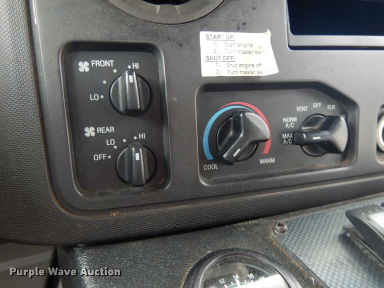 image for item DM2942 2009 Ford E450  shuttle bus