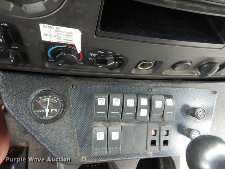 image for item DM2942 2009 Ford E450  shuttle bus