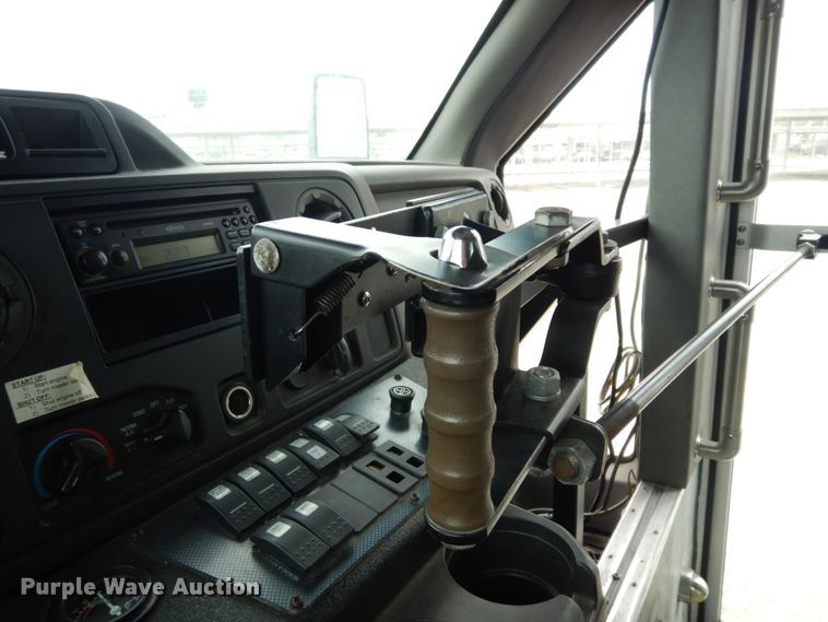 image for item DM2942 2009 Ford E450  shuttle bus