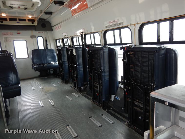 image for item DM2942 2009 Ford E450  shuttle bus