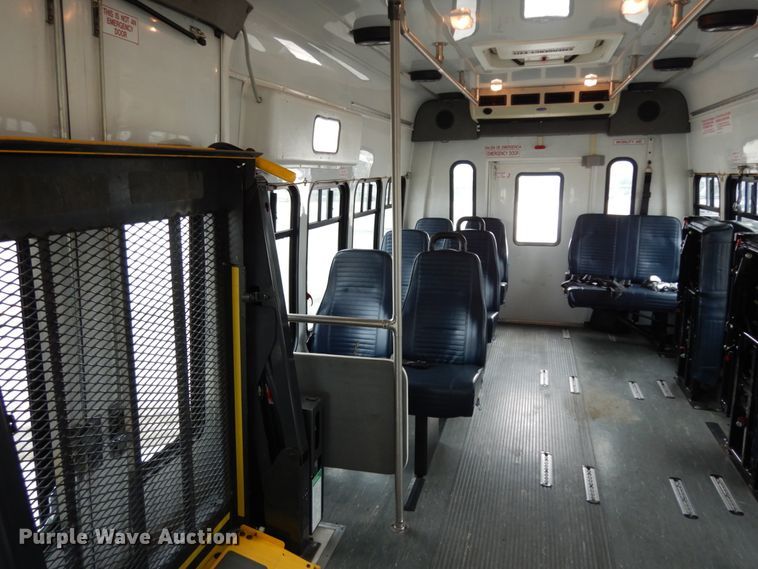 image for item DM2942 2009 Ford E450  shuttle bus