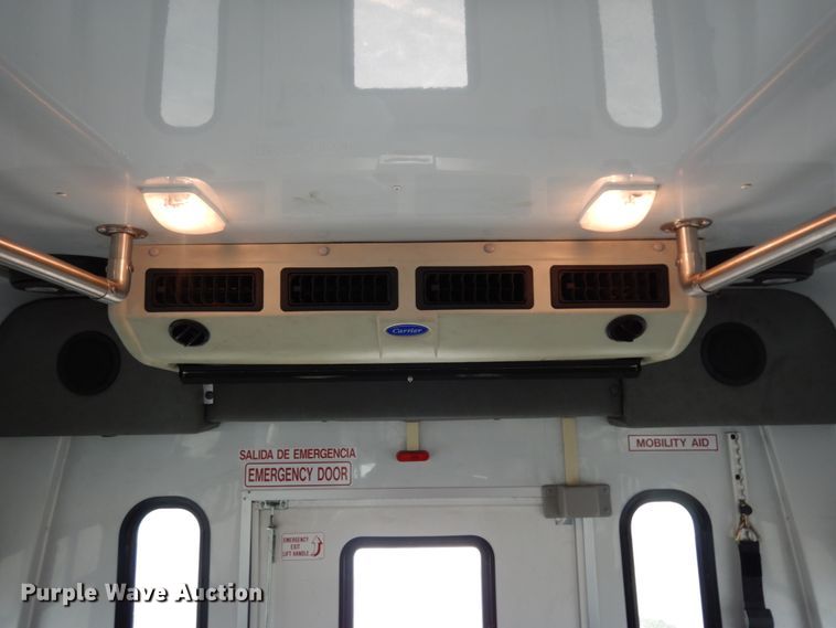 image for item DM2942 2009 Ford E450  shuttle bus