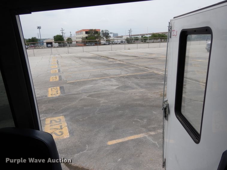 image for item DM2942 2009 Ford E450  shuttle bus