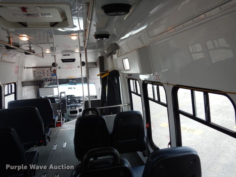 image for item DM2942 2009 Ford E450  shuttle bus