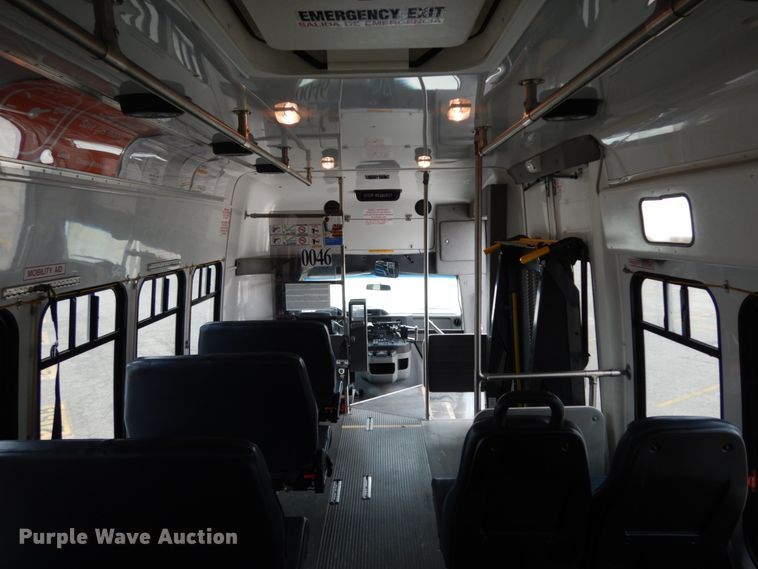 image for item DM2942 2009 Ford E450  shuttle bus