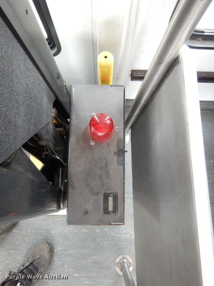 image for item DM2942 2009 Ford E450  shuttle bus